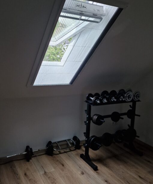 7.Scharub- Klebesystem Einflügeliges Fliegengitter für Dachfenster